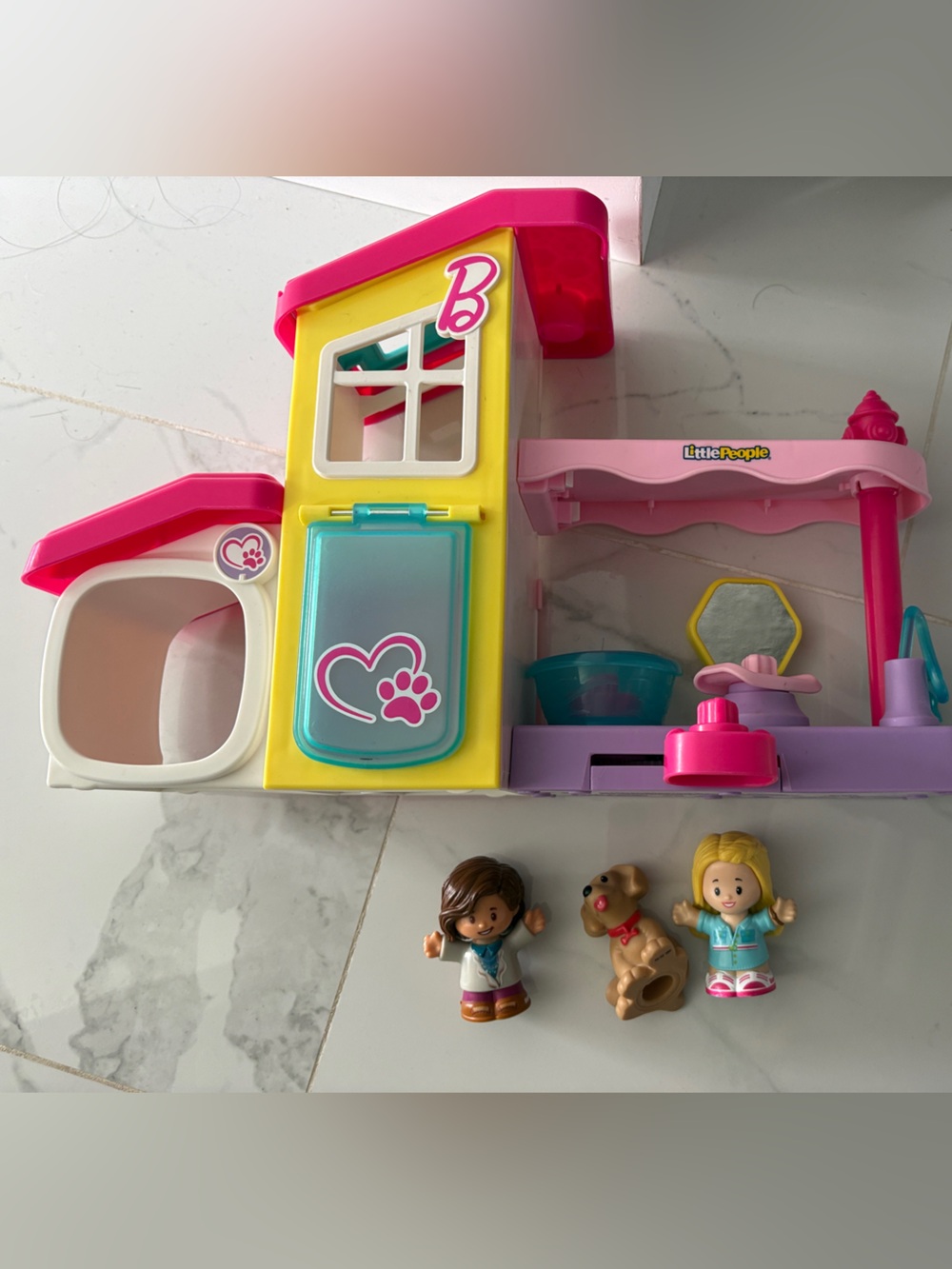Fisher-Price Little People Barbie Play and Care Pet Spa Playset with dog